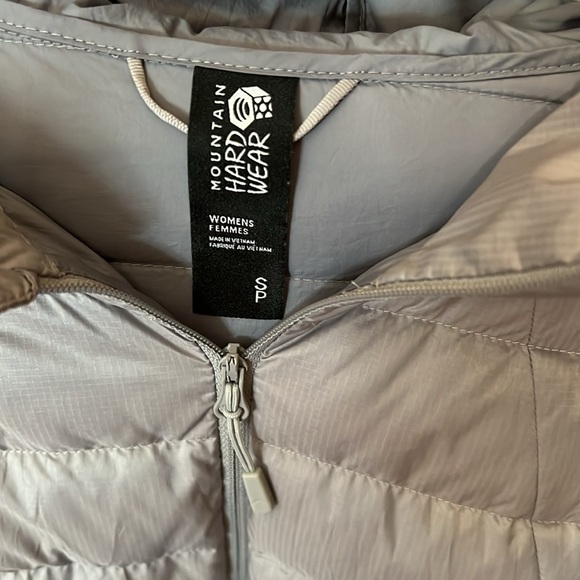 Mountain hardware coat silver grey color. Size SP - Picture 2 of 9